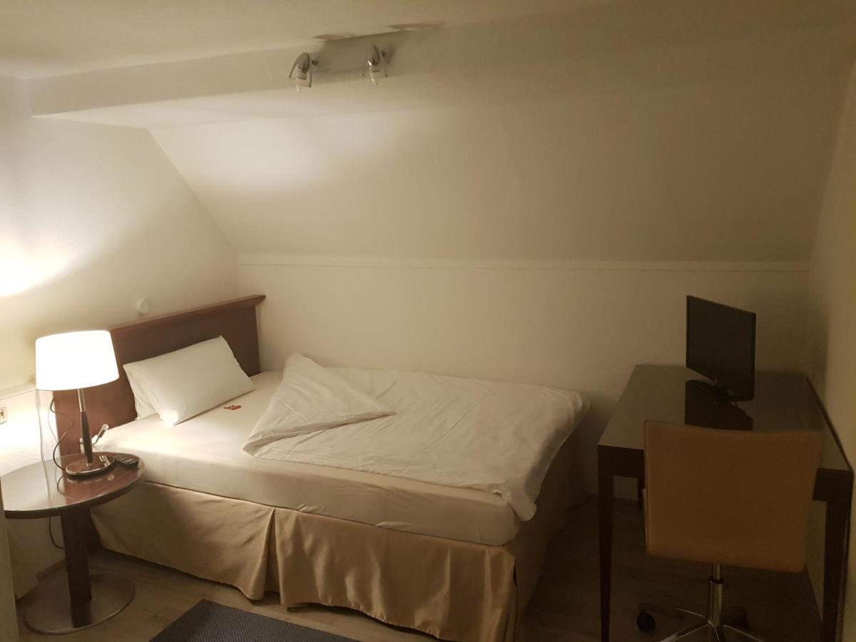 Hotel Pension Bluechersruh บาด แบร์เน็ค อิม ฟิชเทลเกอเบียร์เกอ ห้อง รูปภาพ