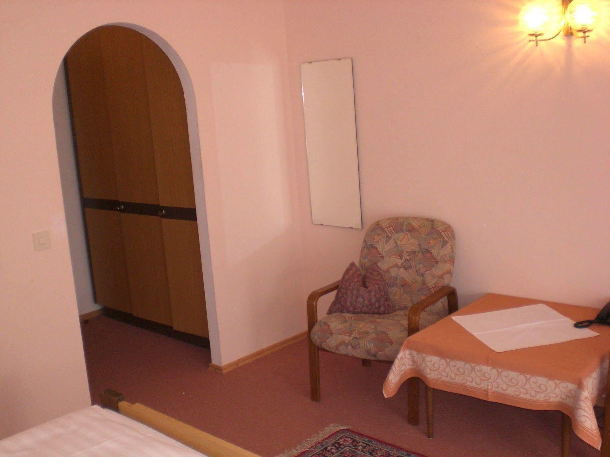 Hotel Pension Bluechersruh บาด แบร์เน็ค อิม ฟิชเทลเกอเบียร์เกอ ภายนอก รูปภาพ