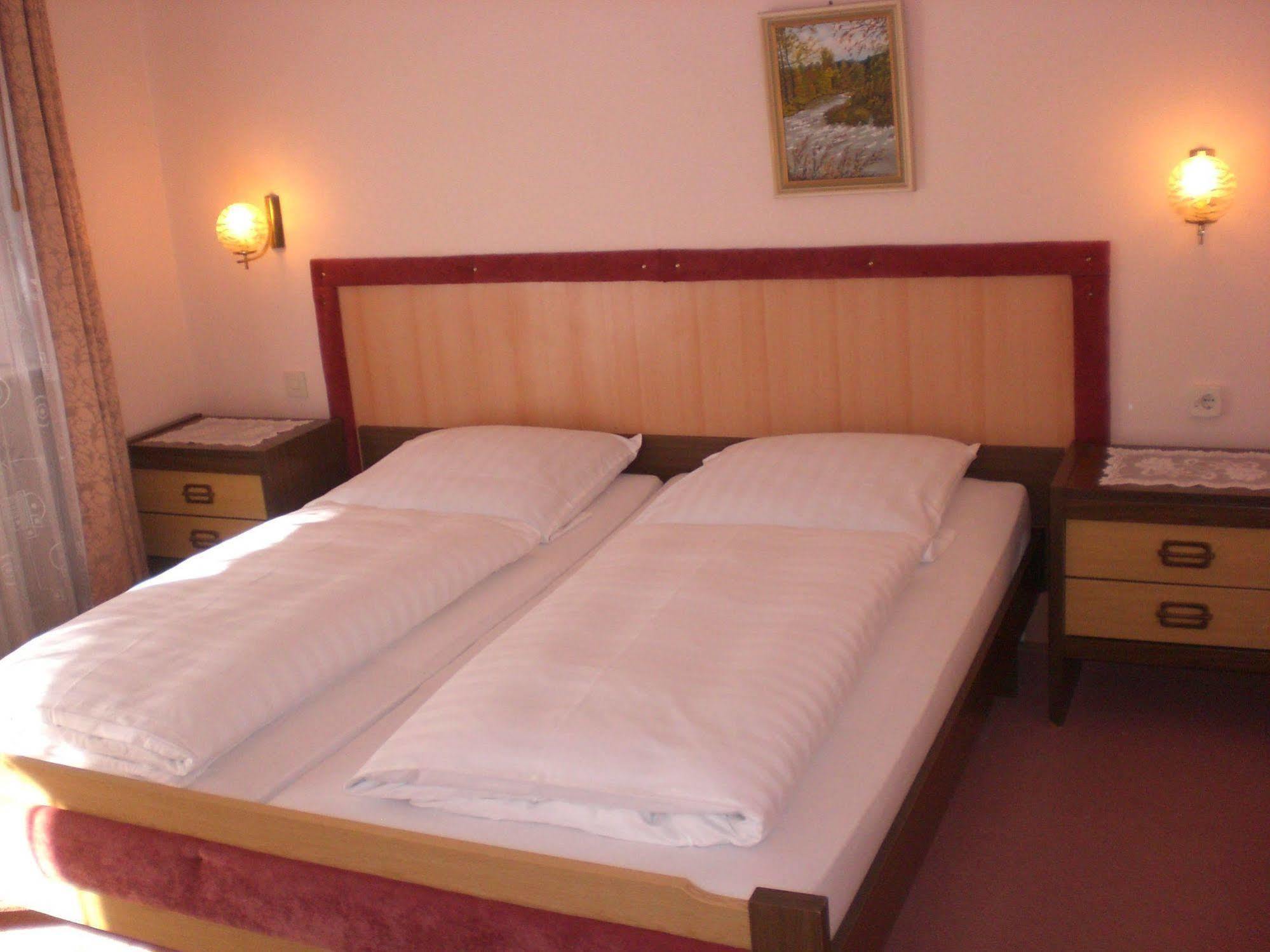 Hotel Pension Bluechersruh บาด แบร์เน็ค อิม ฟิชเทลเกอเบียร์เกอ ภายนอก รูปภาพ