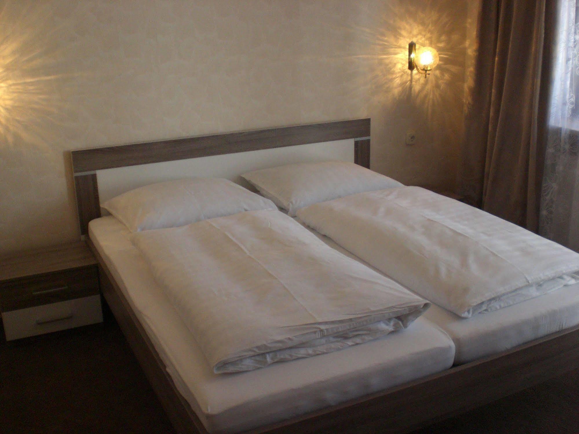 Hotel Pension Bluechersruh บาด แบร์เน็ค อิม ฟิชเทลเกอเบียร์เกอ ภายนอก รูปภาพ