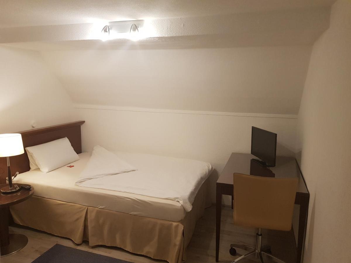 Hotel Pension Bluechersruh บาด แบร์เน็ค อิม ฟิชเทลเกอเบียร์เกอ ภายนอก รูปภาพ